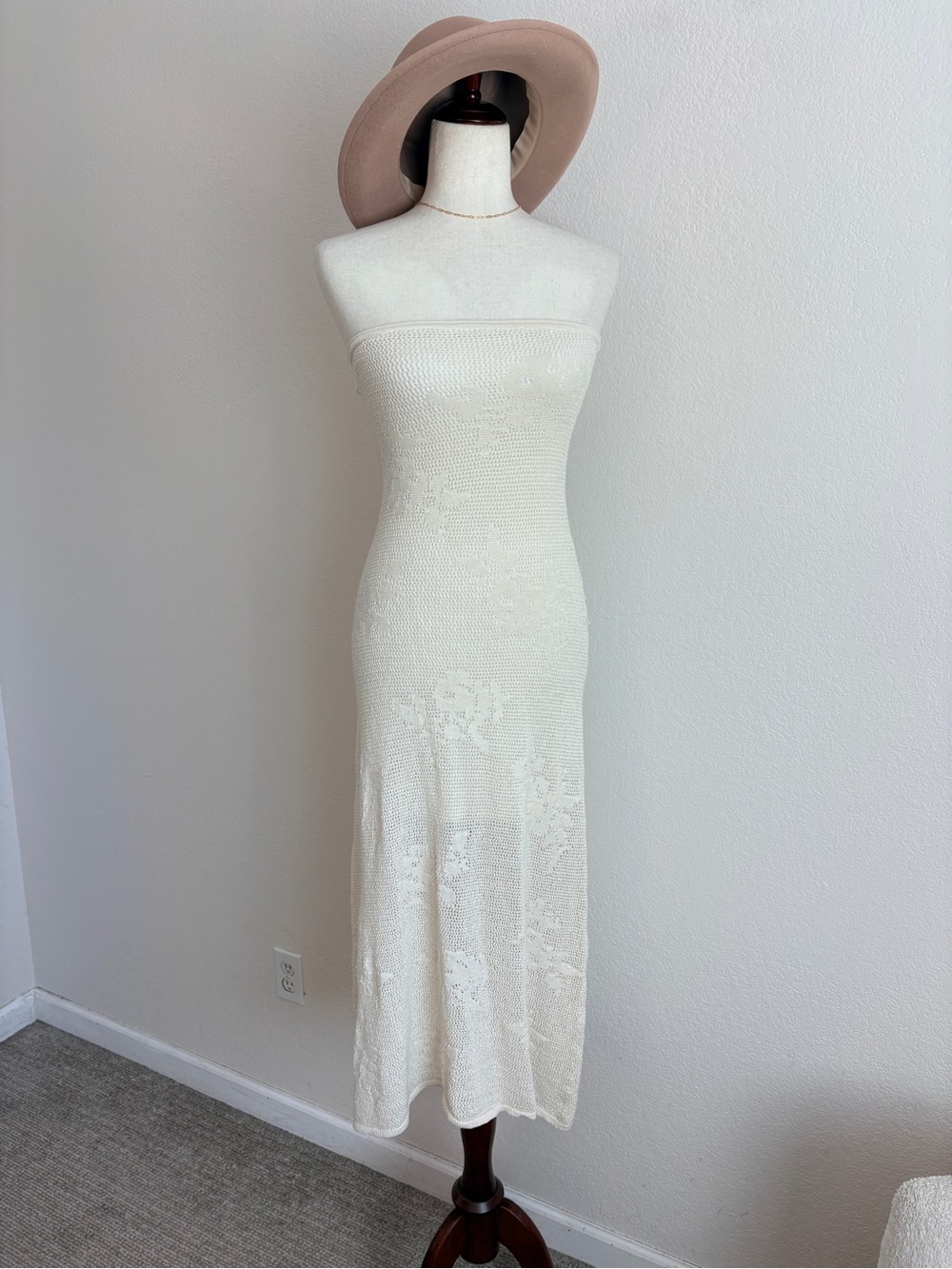 Abercrombie + Fitch Crochet Strapless Cream Lace Midi Dress - Picture 8 of 11